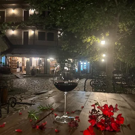 Hotel Kulla E Arte Razem