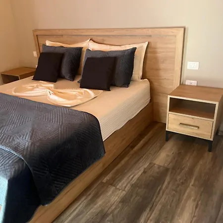 Hotel Kulla E Arte Razem