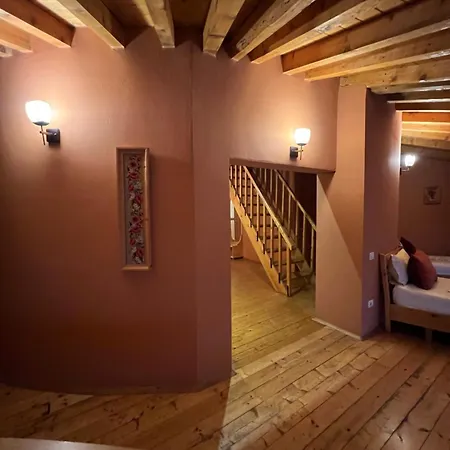 Hotel Kulla E Arte 3*