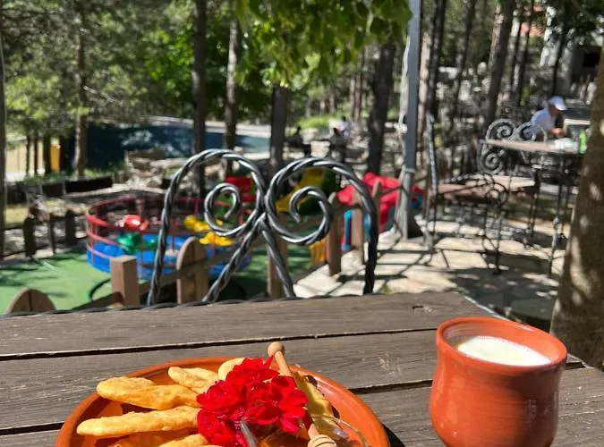 Kulla E Arte Hotel Razëm