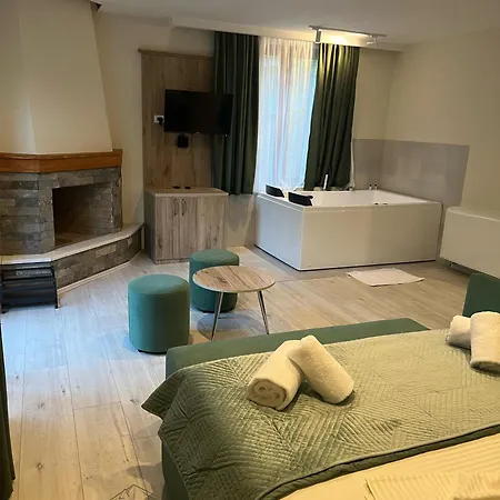 Kulla E Arte Hotel Razëm