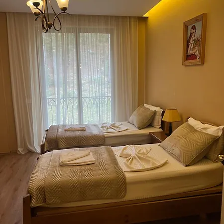 Hotel Kulla E Arte 3*