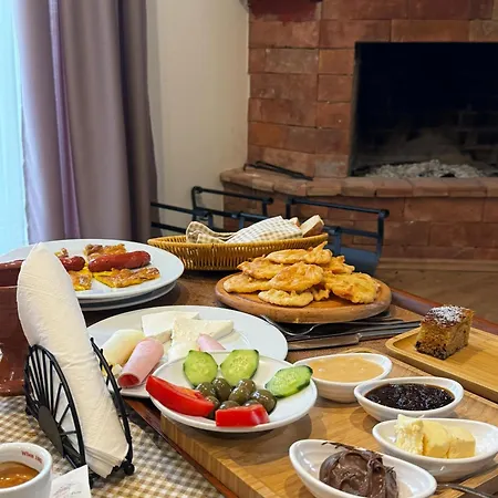 Hotel Kulla E Arte 3*