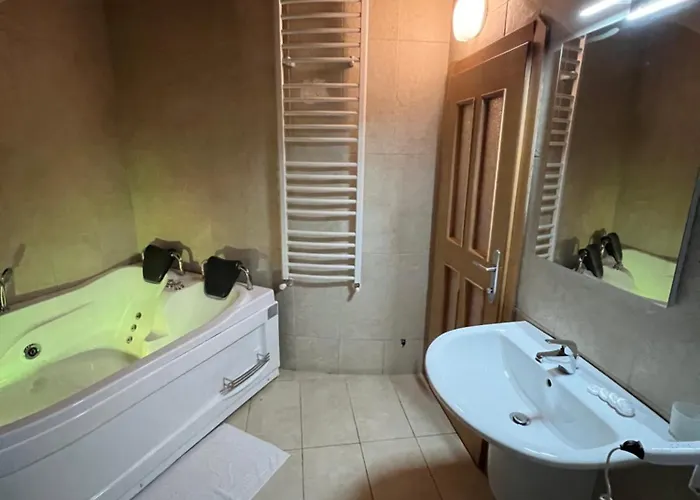 Kulla E Arte Hotel Razem